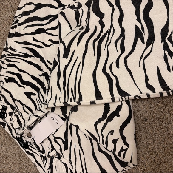AKIRA Black and White Zebra Print Wide Leg Jeans - Picture 3 of 10